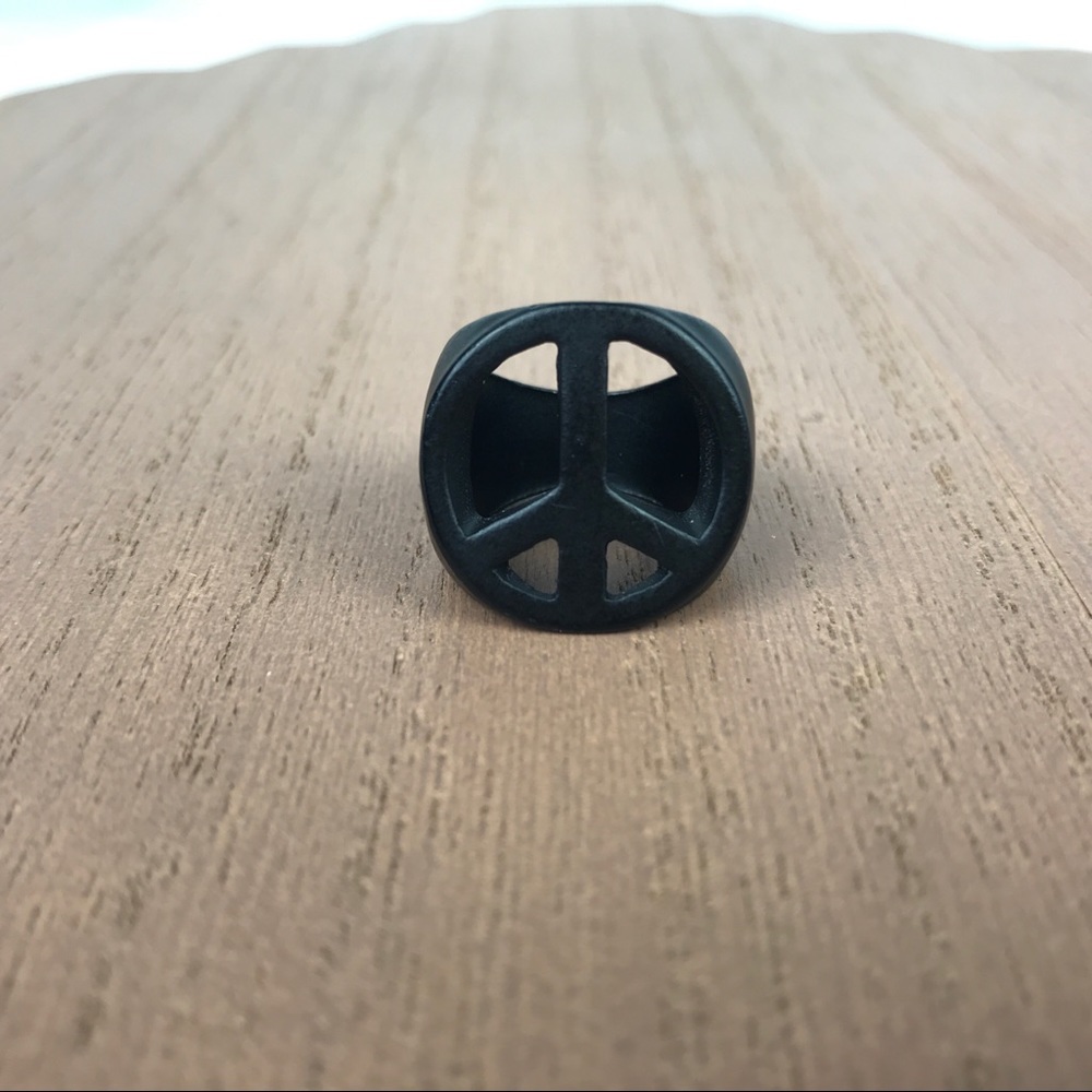 🚫SOLD🚫 Black Peace Sign Metal Ring Size 6 or - Picture 9 of 14